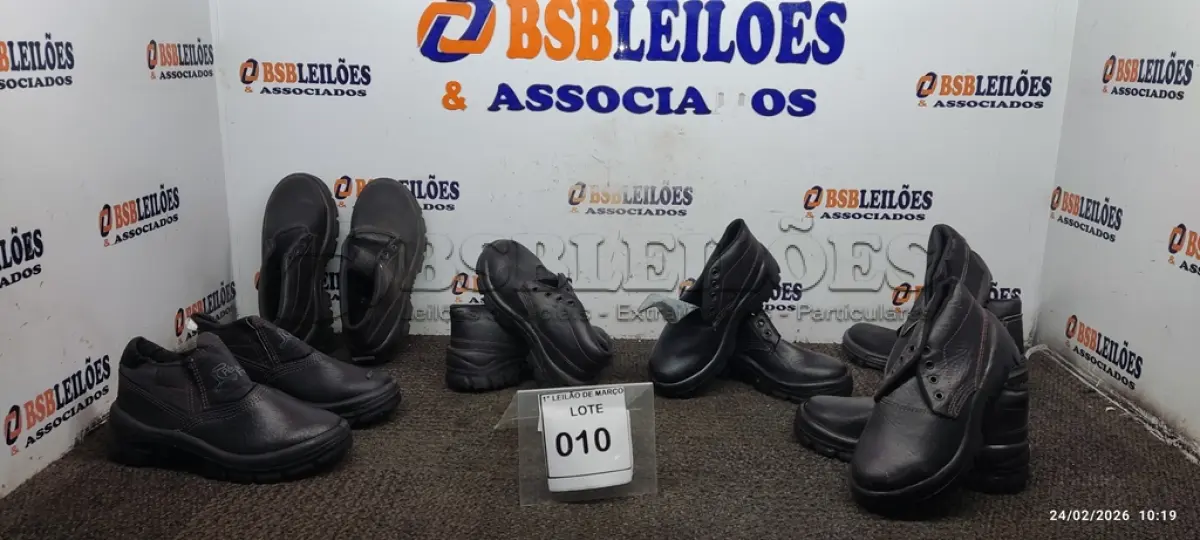 LOTE 010 - 06 PARES DE BOTAS E.P.I TAMANHOS DE 36 A 41. (NO ESTADO) ATENÇÃO! FAZER A VISITAÇÃO ANTES DE ARREMATAR, NÃO SABEMOS SE FUNCIONA, LEILÃO NÃO TEM GARANTIA E NEM DEVOLUÇÃO, SUJEITO A POSSÍVEIS AVARIAS VISÍVEIS/OCULTAS E/OU AUSÊNCIA DE COMPONENTES.