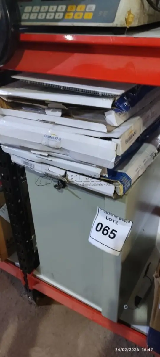 LOTE 065 - 07 PAINÉIS LED DE EMBUTIR MARCA BLUMENAU E 01 CAIXA RACK ORGANIZADORA DE CABOS. (NO ESTADO) ATENÇÃO! FAZER A VISITAÇÃO ANTES DE ARREMATAR, NÃO SABEMOS SE FUNCIONA, LEILÃO NÃO TEM GARANTIA E NEM DEVOLUÇÃO, SUJEITO A POSSÍVEIS AVARIAS VISÍVEIS/OCULTAS E/OU AUSÊNCIA DE COMPONENTES.
