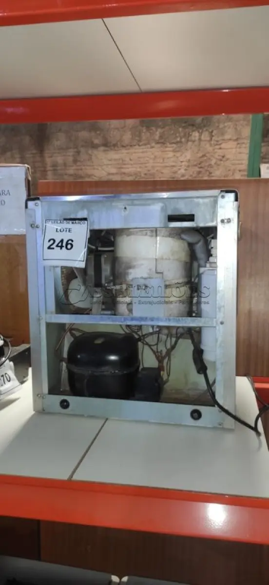 LOTE 246 - 01 BEBEDOURO DE PAREDE EM INOX MARA IBBL. (NO ESTADO) ATENÇÃO! FAZER A VISITAÇÃO ANTES DE ARREMATAR, NÃO SABEMOS SE FUNCIONA. LEILÃO NÃO TEM GARANTIA E NEM DEVOLUÇÃO, SUJEITO A POSSÍVEIS AVARIAS VISÍVEIS/OCULTAS E/OU AUSÊNCIA DE COMPONENTES.