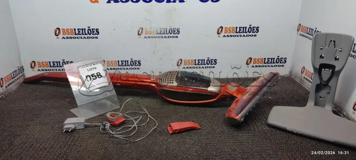 LOTE 058 - 01 ASPIRADOR DE PÓ MODELO ERGORAPIDO 220V MARCA ELECTROLUX. (NO ESTADO) ATENÇÃO! FAZER A VISITAÇÃO ANTES DE ARREMATAR, NÃO SABEMOS SE FUNCIONA, LEILÃO NÃO TEM GARANTIA E NEM DEVOLUÇÃO, SUJEITO A POSSÍVEIS AVARIAS VISÍVEIS/OCULTAS E/OU AUSÊNCIA DE COMPONENTES.