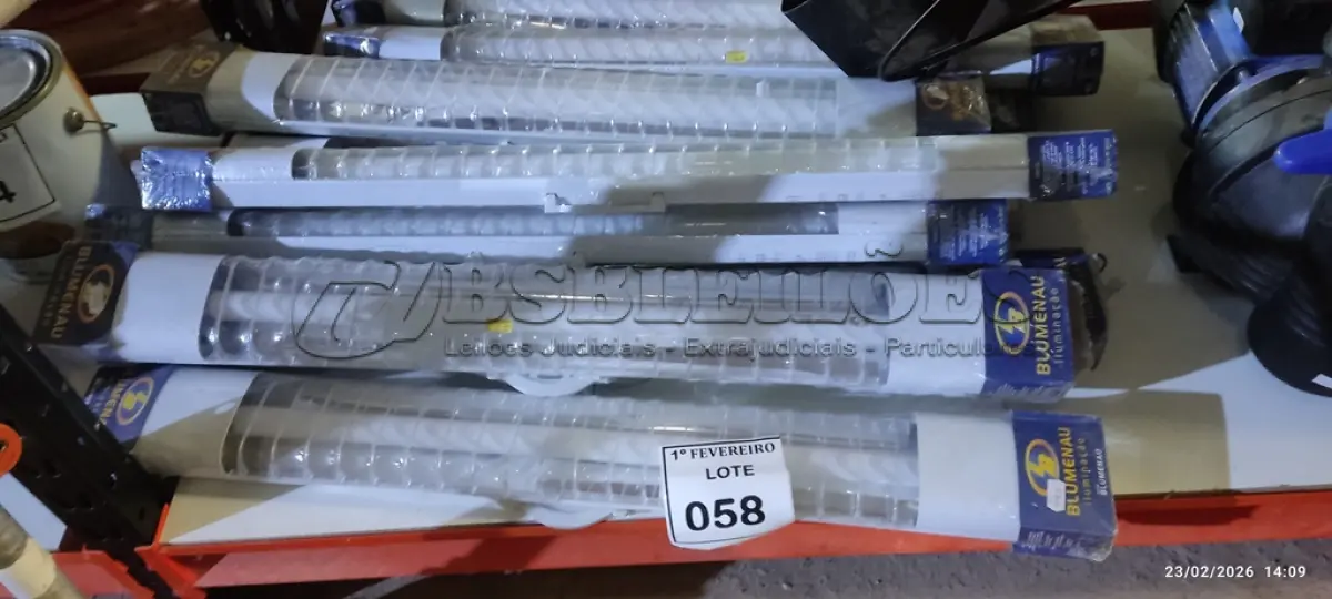 LOTE 058 - 10 LUMINÁRIAS COM LÂMPADA MARCA BLUMENAU. (NO ESTADO) ATENÇÃO! FAZER A VISITAÇÃO ANTES DE ARREMATAR, NÃO SABEMOS SE FUNCIONA, LEILÃO NÃO TEM GARANTIA E NEM DEVOLUÇÃO, SUJEITO A POSSÍVEIS AVARIAS VISÍVEIS/OCULTAS E/OU AUSÊNCIA DE COMPONENTES.