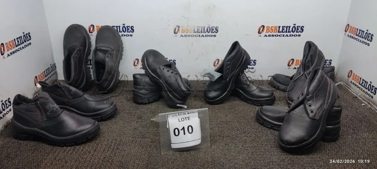 LOTE 010 - 06 PARES DE BOTAS E.P.I TAMANHOS DE 36 A 41. (NO ESTADO) ATENÇÃO! FAZER A VISITAÇÃO ANTES DE ARREMATAR, NÃO SABEMOS SE FUNCIONA, LEILÃO NÃO TEM GARANTIA E NEM DEVOLUÇÃO, SUJEITO A POSSÍVEIS AVARIAS VISÍVEIS/OCULTAS E/OU AUSÊNCIA DE COMPONENTES.