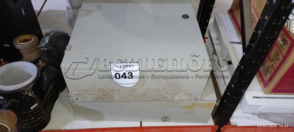 LOTE 043 - 02 QUADROS ELÉTRICOS. (NO ESTADO) ATENÇÃO! FAZER A VISITAÇÃO ANTES DE ARREMATAR, NÃO SABEMOS SE FUNCIONA, LEILÃO NÃO TEM GARANTIA E NEM DEVOLUÇÃO, SUJEITO A POSSÍVEIS AVARIAS VISÍVEIS/OCULTAS E/OU AUSÊNCIA DE COMPONENTES.