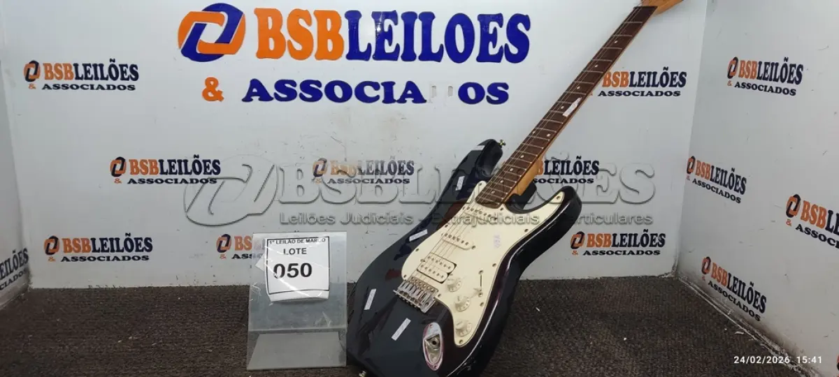 LOTE 050 - 01 GUITARRA ELÉTRICA MARCA CONDOR. (NO ESTADO) ATENÇÃO! FAZER A VISITAÇÃO ANTES DE ARREMATAR, NÃO SABEMOS SE FUNCIONA, LEILÃO NÃO TEM GARANTIA E NEM DEVOLUÇÃO, SUJEITO A POSSÍVEIS AVARIAS VISÍVEIS/OCULTAS E/OU AUSÊNCIA DE COMPONENTES.