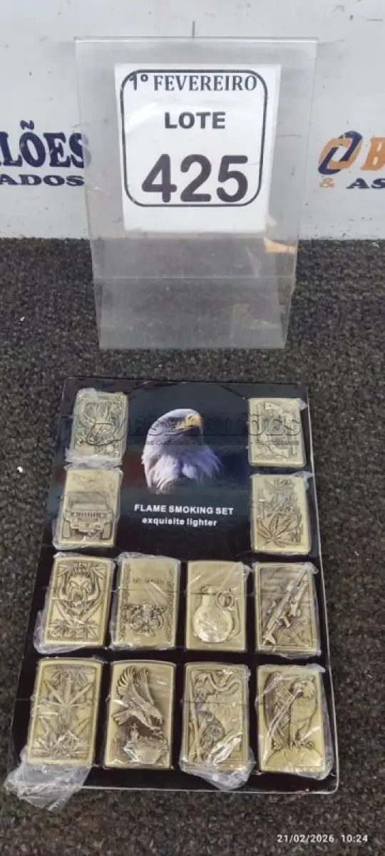 LOTE 425 - 01 KIT COM 12 ISQUEIROS TIPO ZIPPO PERSONALIZADOS ( PRODUTO NOVO). (NO ESTADO) ATENÇÃO! FAZER A VISITAÇÃO ANTES DE ARREMATAR, NÃO SABEMOS SE FUNCIONA, LEILÃO NÃO TEM GARANTIA E NEM DEVOLUÇÃO, SUJEITO A POSSÍVEIS AVARIAS VISÍVEIS/OCULTAS E/OU AUSÊNCIA DE COMPONENTES.