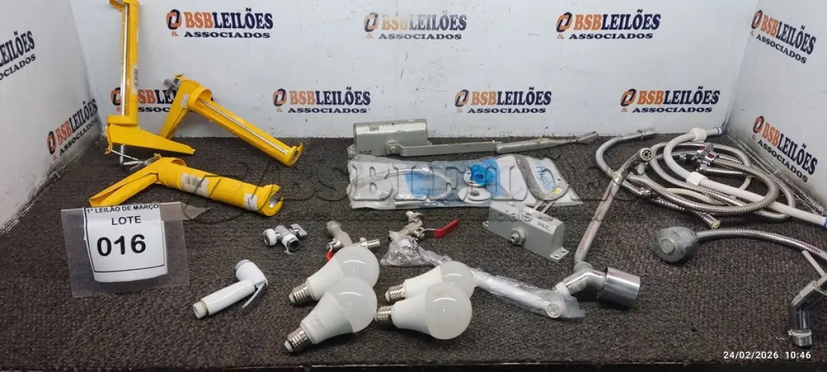 LOTE 016 - 03 PISTOLAS DE SILICONE, VÁRIAS LÂMPADAS, 04 TORNEIRAS, 01 DUCHA HIGIÊNICA E 01 MOLA DE HIDRÁULICA. (NO ESTADO) ATENÇÃO! FAZER A VISITAÇÃO ANTES DE ARREMATAR, NÃO SABEMOS SE FUNCIONA, LEILÃO NÃO TEM GARANTIA E NEM DEVOLUÇÃO, SUJEITO A POSSÍVEIS AVARIAS VISÍVEIS/OCULTAS E/OU AUSÊNCIA DE COMPONENTES.