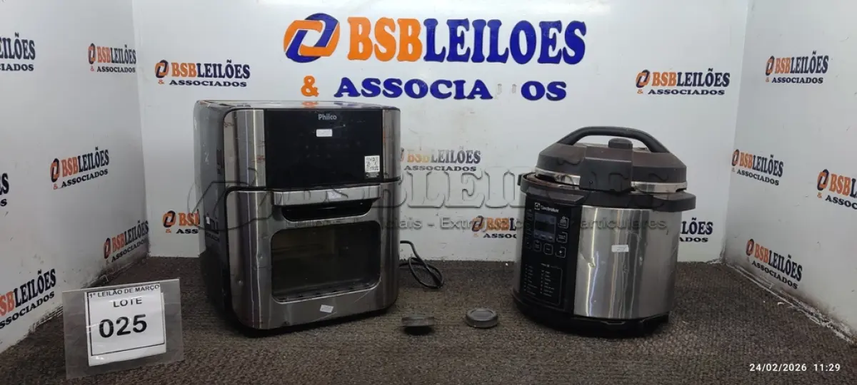 LOTE 025 - 01 AIR FRYER MODELO OVEN PFR2200P 1800W MARCA PHILCO 220V 01 PANELA DE PRESSÃO ELÉTRICA 220V MARCA ELECTROLUX (INCOMPLETAS). (NO ESTADO) ATENÇÃO! FAZER A VISITAÇÃO ANTES DE ARREMATAR, NÃO SABEMOS SE FUNCIONA, LEILÃO NÃO TEM GARANTIA E NEM DEVOLUÇÃO, SUJEITO A POSSÍVEIS AVARIAS VISÍVEIS/OCULTAS E/OU AUSÊNCIA DE COMPONENTES.