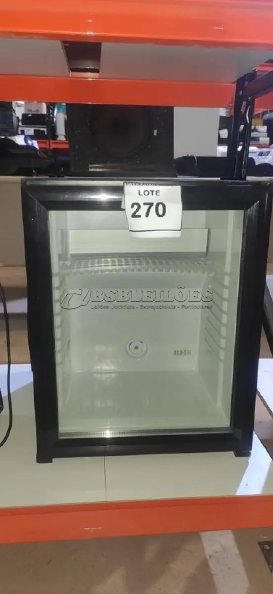 LOTE 270 - 01 FRIGOBAR. (NO ESTADO) ATENÇÃO! FAZER A VISITAÇÃO ANTES DE ARREMATAR, NÃO SABEMOS SE FUNCIONA, LEILÃO NÃO TEM GARANTIA E NEM DEVOLUÇÃO, SUJEITO A POSSÍVEIS AVARIAS VISÍVEIS/OCULTAS E/OU AUSÊNCIA DE COMPONENTES.