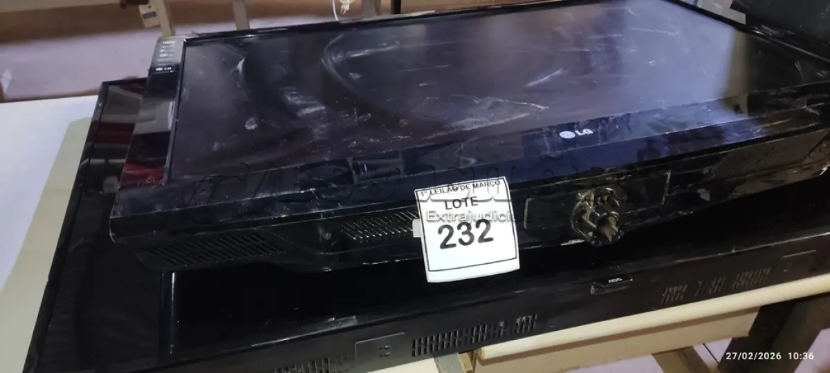LOTE 232 - 01 TV LCD 42’’ MARCA LG E 01 TV LCD 55’ AOC. (NO ESTADO) ATENÇÃO! FAZER A VISITAÇÃO ANTES DE ARREMATAR, NÃO SABEMOS SE FUNCIONA, LEILÃO NÃO TEM GARANTIA E NEM DEVOLUÇÃO, SUJEITO A POSSÍVEIS AVARIAS VISÍVEIS/OCULTAS E/OU AUSÊNCIA DE COMPONENTES.