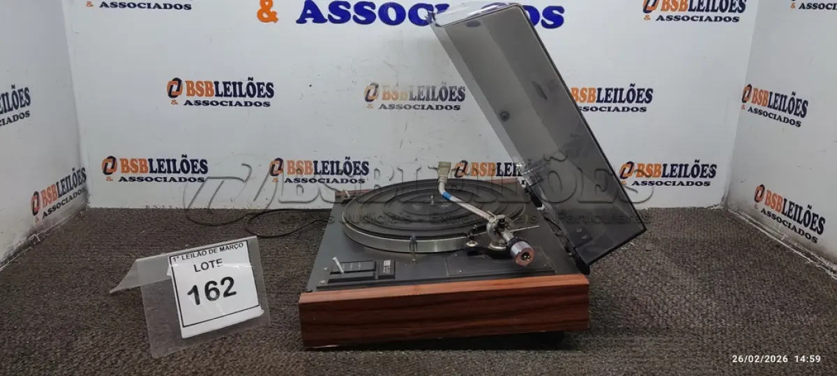 LOTE 162 - 01 TOCA-DISCOS VINTAGE MARCA SANSUI. (NO ESTADO) ATENÇÃO! FAZER A VISITAÇÃO ANTES DE ARREMATAR, NÃO SABEMOS SE FUNCIONA, LEILÃO NÃO TEM GARANTIA E NEM DEVOLUÇÃO, SUJEITO A POSSÍVEIS AVARIAS VISÍVEIS/OCULTAS E/OU AUSÊNCIA DE COMPONENTES.