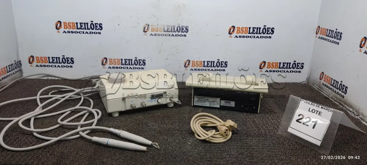 LOTE 221 - 01 EQUIPAMENTO DE ULTRASSOM ODONTOLÓGICO E 01 EQUIPAMENTO DE LASERTERAPIA. (NO ESTADO) ATENÇÃO! FAZER A VISITAÇÃO ANTES DE ARREMATAR, NÃO SABEMOS SE FUNCIONA, LEILÃO NÃO TEM GARANTIA E NEM DEVOLUÇÃO, SUJEITO A POSSÍVEIS AVARIAS VISÍVEIS/OCULTAS E/OU AUSÊNCIA DE COMPONENTES.