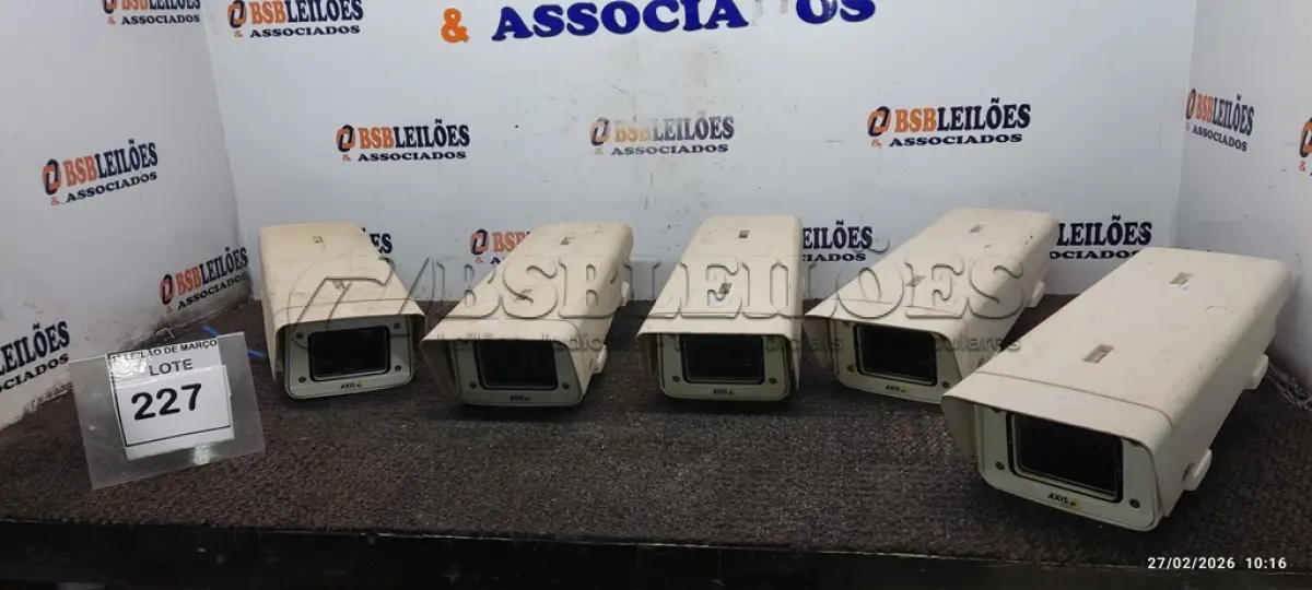 LOTE 227 - 05 CÂMERAS DE MONITORAMENTO MARCA AXIS. (NO ESTADO) ATENÇÃO! FAZER A VISITAÇÃO ANTES DE ARREMATAR, NÃO SABEMOS SE FUNCIONA, LEILÃO NÃO TEM GARANTIA E NEM DEVOLUÇÃO, SUJEITO A POSSÍVEIS AVARIAS VISÍVEIS/OCULTAS E/OU AUSÊNCIA DE COMPONENTES.