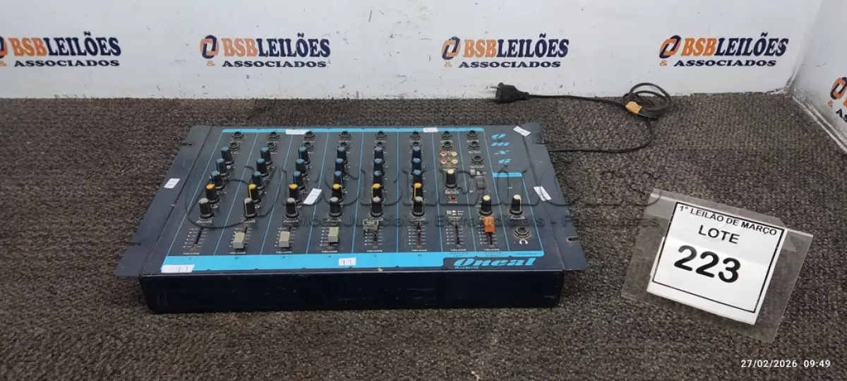 LOTE 223 - 01 MESA DE SOM MODELO OMX6 MARCA ONEAL. (NO ESTADO) ATENÇÃO! FAZER A VISITAÇÃO ANTES DE ARREMATAR, NÃO SABEMOS SE FUNCIONA, LEILÃO NÃO TEM GARANTIA E NEM DEVOLUÇÃO, SUJEITO A POSSÍVEIS AVARIAS VISÍVEIS/OCULTAS E/OU AUSÊNCIA DE COMPONENTES.
