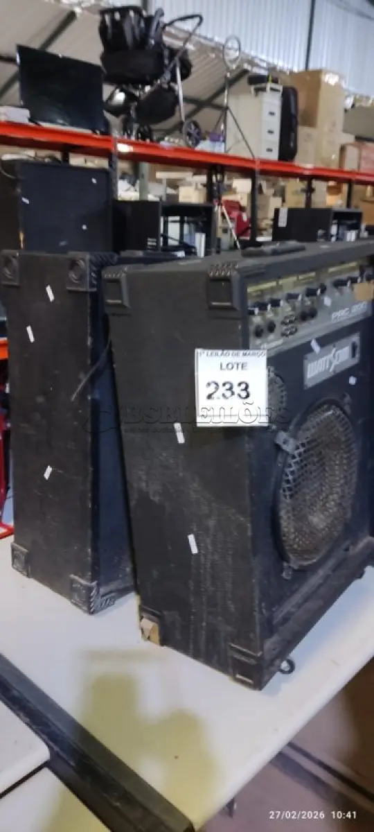 LOTE 233 - 02 CAIXAS DE SOM AMPLIFICADAS MARCAS LL E CICLOTRON. (NO ESTADO) ATENÇÃO! FAZER A VISITAÇÃO ANTES DE ARREMATAR, NÃO SABEMOS SE FUNCIONA, LEILÃO NÃO TEM GARANTIA E NEM DEVOLUÇÃO, SUJEITO A POSSÍVEIS AVARIAS VISÍVEIS/OCULTAS E/OU AUSÊNCIA DE COMPONENTES.