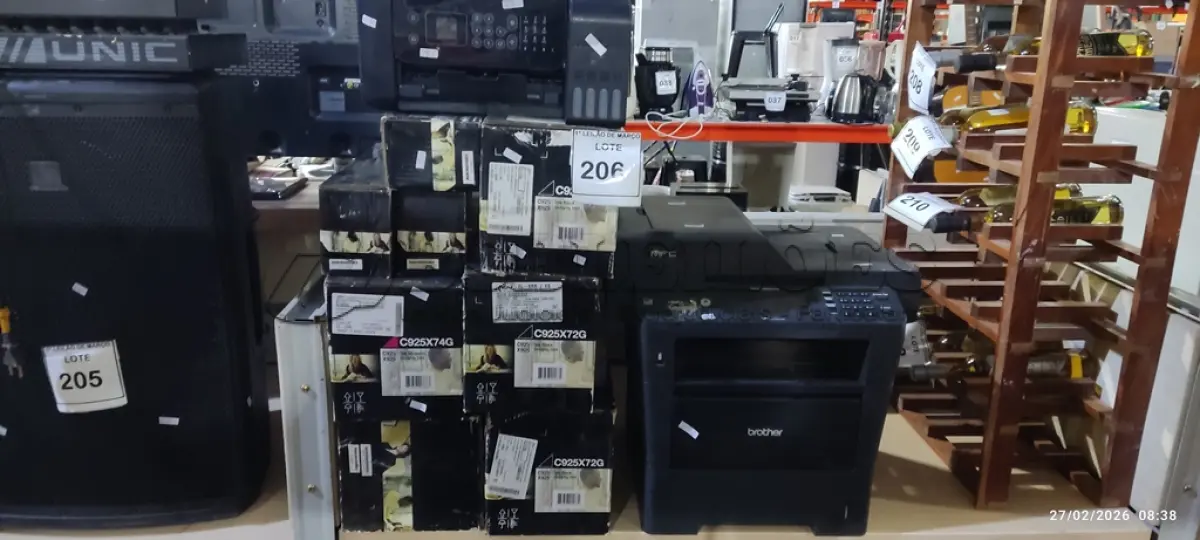 LOTE 206 - 01 IMPRESSORA MODELO L5190 MARCA EPSON COLORIDA, 01 IMPRESSORA MODELO MFC-8952DW MARCA BROTHER E 08 TONNERS DE IMPRESSORA MARCA LEXMARK. (NO ESTADO) ATENÇÃO! FAZER A VISITAÇÃO ANTES DE ARREMATAR, NÃO SABEMOS SE FUNCIONA, LEILÃO NÃO TEM GARANTIA E NEM DEVOLUÇÃO, SUJEITO A POSSÍVEIS AVARIAS VISÍVEIS/OCULTAS E/OU AUSÊNCIA DE COMPONENTES.