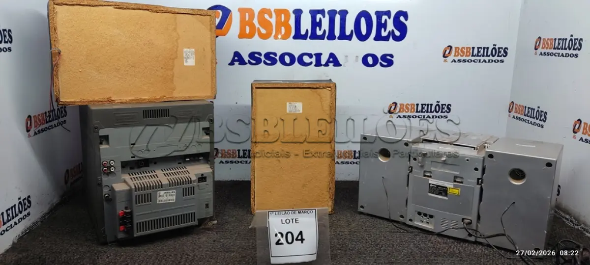 LOTE 204 - 02 APARELHOS DE SOM COM 02 CAIXAS CADA MARCAS LENOX E PHILIPS. (NO ESTADO) ATENÇÃO! FAZER A VISITAÇÃO ANTES DE ARREMATAR, NÃO SABEMOS SE FUNCIONA, LEILÃO NÃO TEM GARANTIA E NEM DEVOLUÇÃO, SUJEITO A POSSÍVEIS AVARIAS VISÍVEIS/OCULTAS E/OU AUSÊNCIA DE COMPONENTES.