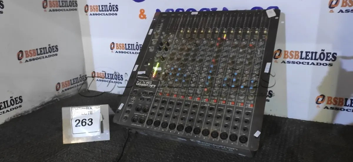 LOTE 263 - 01 MESA DE SOM MODELO CSM 12 IS R MARCA CICLOTRON. (NO ESTADO) ATENÇÃO! FAZER A VISITAÇÃO ANTES DE ARREMATAR, NÃO SABEMOS SE FUNCIONA, LEILÃO NÃO TEM GARANTIA E NEM DEVOLUÇÃO, SUJEITO A POSSÍVEIS AVARIAS VISÍVEIS/OCULTAS E/OU AUSÊNCIA DE COMPONENTES.