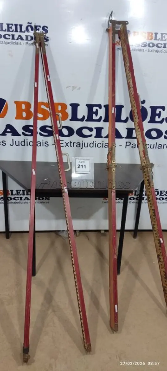 LOTE 211 - 02 MIRAS DE TOPOGRAFIA. (NO ESTADO) ATENÇÃO! FAZER A VISITAÇÃO ANTES DE ARREMATAR, NÃO SABEMOS SE FUNCIONA, LEILÃO NÃO TEM GARANTIA E NEM DEVOLUÇÃO, SUJEITO A POSSÍVEIS AVARIAS VISÍVEIS/OCULTAS E/OU AUSÊNCIA DE COMPONENTES.
