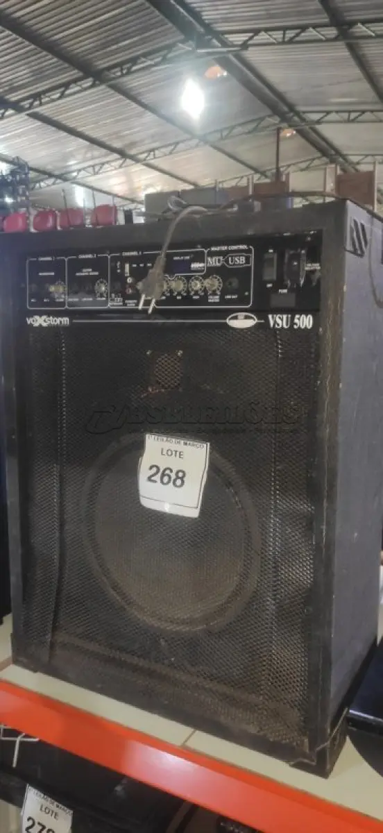 LOTE 268 - 01 CAIXA DE SOM AMPLIFICADORA MARCA VOXSTORM. (NO ESTADO) ATENÇÃO! FAZER A VISITAÇÃO ANTES DE ARREMATAR, NÃO SABEMOS SE FUNCIONA, LEILÃO NÃO TEM GARANTIA E NEM DEVOLUÇÃO, SUJEITO A POSSÍVEIS AVARIAS VISÍVEIS/OCULTAS E/OU AUSÊNCIA DE COMPONENTES.