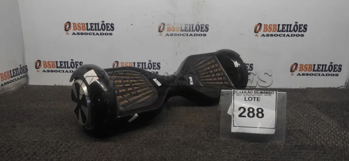 LOTE 288 - 01 HOVERBOARD. (NO ESTADO) ATENÇÃO! FAZER A VISITAÇÃO ANTES DE ARREMATAR, NÃO SABEMOS SE FUNCIONA, LEILÃO NÃO TEM GARANTIA E NEM DEVOLUÇÃO, SUJEITO A POSSÍVEIS AVARIAS VISÍVEIS/OCULTAS E/OU AUSÊNCIA DE COMPONENTES.