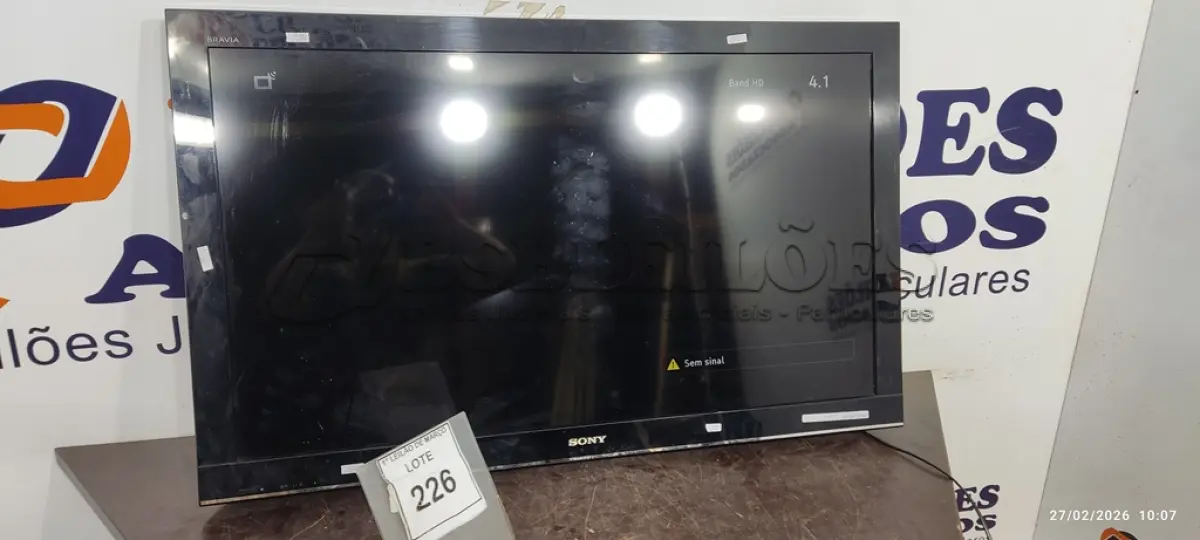 LOTE 226 - 01 TV LCD 40’’ MARCA SONY. (NO ESTADO) ATENÇÃO! FAZER A VISITAÇÃO ANTES DE ARREMATAR, NÃO SABEMOS SE FUNCIONA, LEILÃO NÃO TEM GARANTIA E NEM DEVOLUÇÃO, SUJEITO A POSSÍVEIS AVARIAS VISÍVEIS/OCULTAS E/OU AUSÊNCIA DE COMPONENTES.