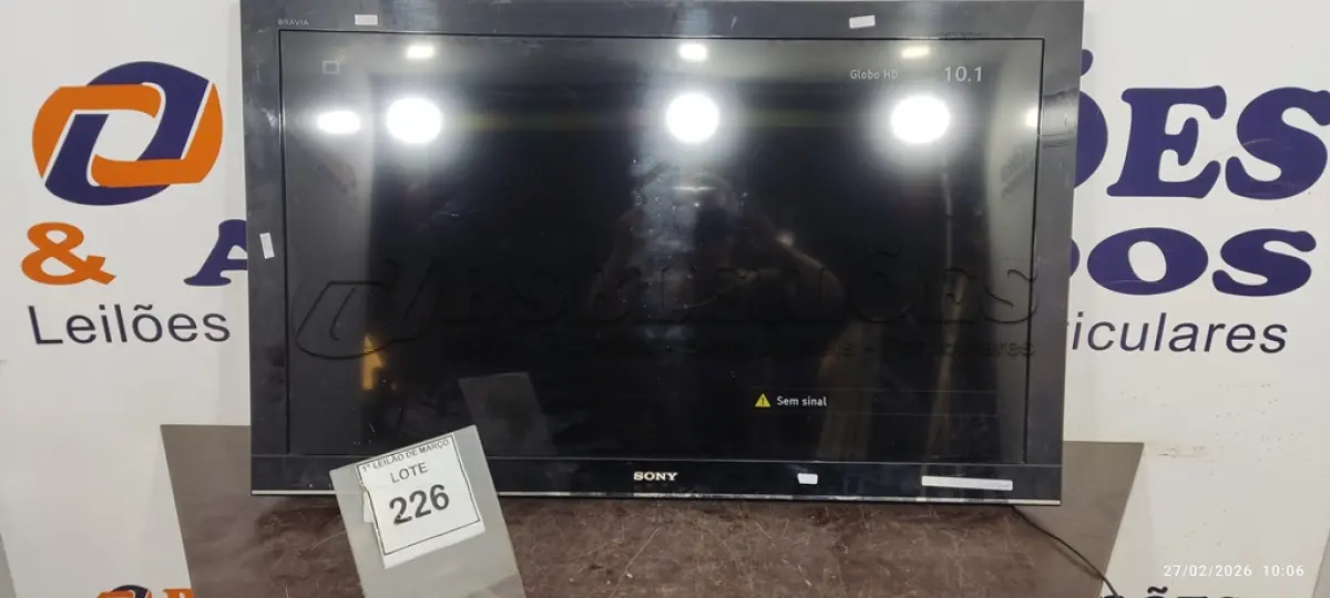 LOTE 226 - 01 TV LCD 40’’ MARCA SONY. (NO ESTADO) ATENÇÃO! FAZER A VISITAÇÃO ANTES DE ARREMATAR, NÃO SABEMOS SE FUNCIONA, LEILÃO NÃO TEM GARANTIA E NEM DEVOLUÇÃO, SUJEITO A POSSÍVEIS AVARIAS VISÍVEIS/OCULTAS E/OU AUSÊNCIA DE COMPONENTES.