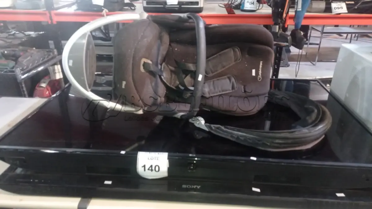 LOTE 140 - 01 TV LCD 55’’ MARCA SONY, 01 TV LCD 60’’ MARCA LG E 01 CADEIRINHA DE CRIANÇA PARA CARRO. (NO ESTADO) ATENÇÃO! FAZER A VISITAÇÃO ANTES DE ARREMATAR, NÃO SABEMOS SE FUNCIONA, LEILÃO NÃO TEM GARANTIA E NEM DEVOLUÇÃO, SUJEITO A POSSÍVEIS AVARIAS VISÍVEIS/OCULTAS E/OU AUSÊNCIA DE COMPONENTES.