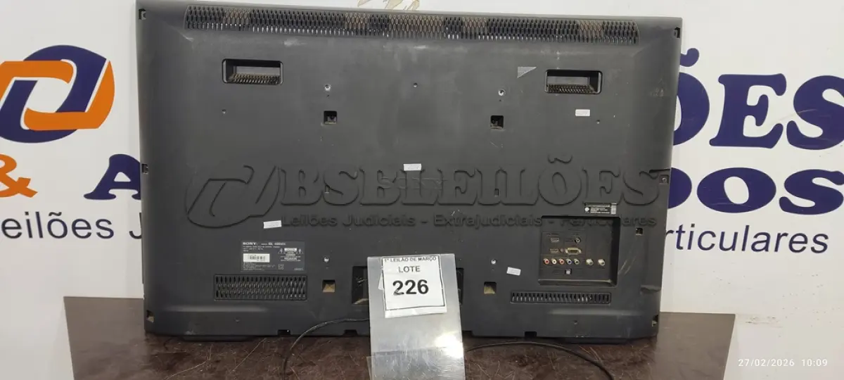 LOTE 226 - 01 TV LCD 40’’ MARCA SONY. (NO ESTADO) ATENÇÃO! FAZER A VISITAÇÃO ANTES DE ARREMATAR, NÃO SABEMOS SE FUNCIONA, LEILÃO NÃO TEM GARANTIA E NEM DEVOLUÇÃO, SUJEITO A POSSÍVEIS AVARIAS VISÍVEIS/OCULTAS E/OU AUSÊNCIA DE COMPONENTES.
