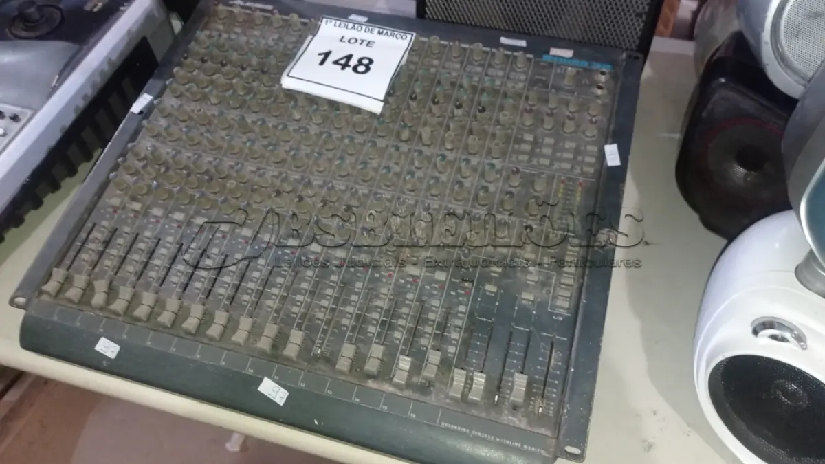 LOTE 148 - 01 MESA DE SOM MODELO STUDIO 32 MARCA ALESIS. (NO ESTADO) ATENÇÃO! FAZER A VISITAÇÃO ANTES DE ARREMATAR, NÃO SABEMOS SE FUNCIONA, LEILÃO NÃO TEM GARANTIA E NEM DEVOLUÇÃO, SUJEITO A POSSÍVEIS AVARIAS VISÍVEIS/OCULTAS E/OU AUSÊNCIA DE COMPONENTES.