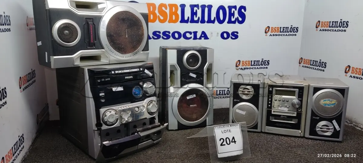 LOTE 204 - 02 APARELHOS DE SOM COM 02 CAIXAS CADA MARCAS LENOX E PHILIPS. (NO ESTADO) ATENÇÃO! FAZER A VISITAÇÃO ANTES DE ARREMATAR, NÃO SABEMOS SE FUNCIONA, LEILÃO NÃO TEM GARANTIA E NEM DEVOLUÇÃO, SUJEITO A POSSÍVEIS AVARIAS VISÍVEIS/OCULTAS E/OU AUSÊNCIA DE COMPONENTES.