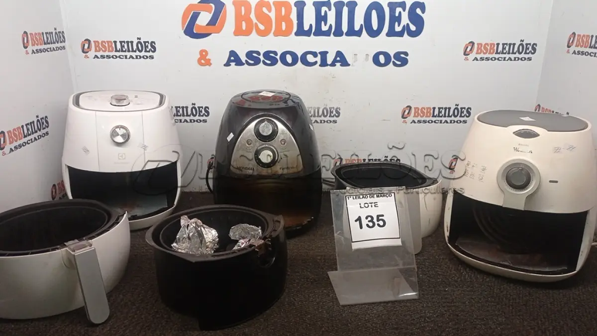 LOTE 135 - 03 AIR FRYER DE MARCAS E MODELOS DIVERSOS. (NO ESTADO) ATENÇÃO! FAZER A VISITAÇÃO ANTES DE ARREMATAR, NÃO SABEMOS SE FUNCIONA, LEILÃO NÃO TEM GARANTIA E NEM DEVOLUÇÃO, SUJEITO A POSSÍVEIS AVARIAS VISÍVEIS/OCULTAS E/OU AUSÊNCIA DE COMPONENTES.
