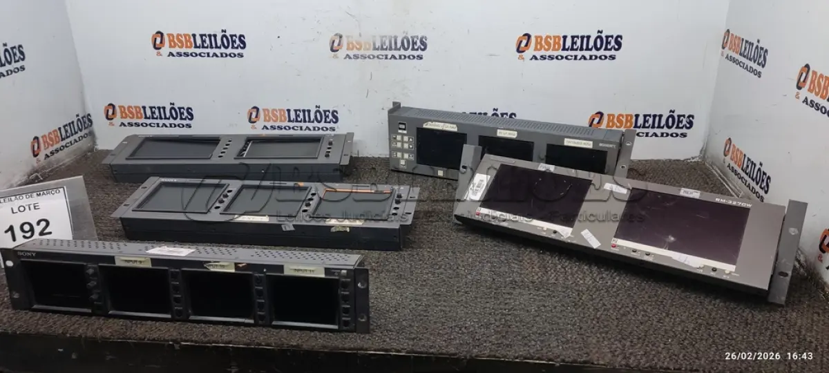 LOTE 192 - 05 MONITORES DE CÂMERAS DE MARCAS E MODELOS DIVERSOS. (NO ESTADO) ATENÇÃO! FAZER A VISITAÇÃO ANTES DE ARREMATAR, NÃO SABEMOS SE FUNCIONA, LEILÃO NÃO TEM GARANTIA E NEM DEVOLUÇÃO, SUJEITO A POSSÍVEIS AVARIAS VISÍVEIS/OCULTAS E/OU AUSÊNCIA DE COMPONENTES.