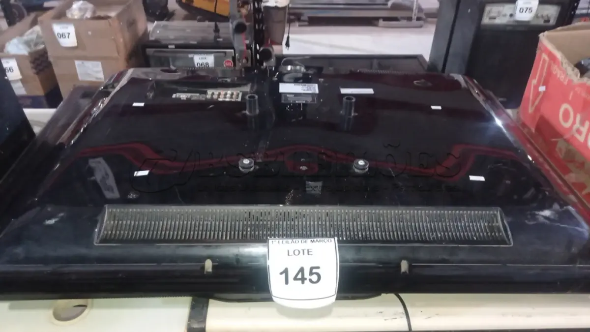 LOTE 145 - 01 TV LCD 40’’ MARCA SAMSUNG, 01TV LCD 50’’ MARCA SAMSUNG E 01 TV LCD 52’’ MARCA PHILIPS. (NO ESTADO) ATENÇÃO! FAZER A VISITAÇÃO ANTES DE ARREMATAR, NÃO SABEMOS SE FUNCIONA, LEILÃO NÃO TEM GARANTIA E NEM DEVOLUÇÃO, SUJEITO A POSSÍVEIS AVARIAS VISÍVEIS/OCULTAS E/OU AUSÊNCIA DE COMPONENTES.