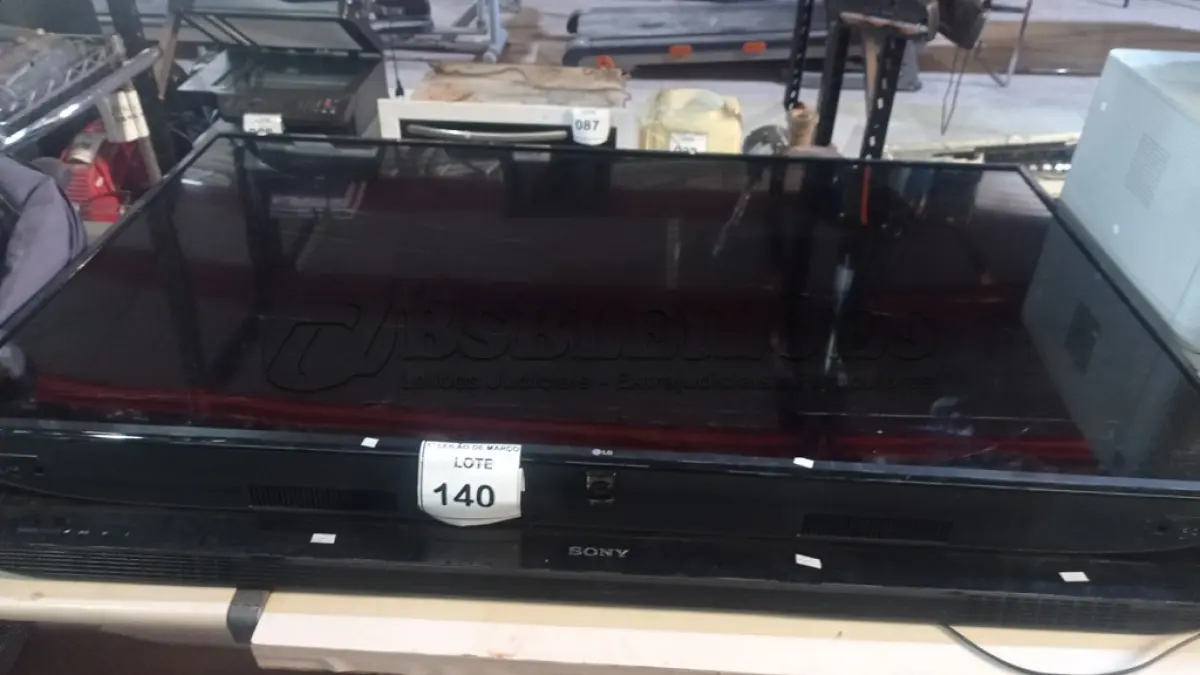 LOTE 140 - 01 TV LCD 55’’ MARCA SONY, 01 TV LCD 60’’ MARCA LG E 01 CADEIRINHA DE CRIANÇA PARA CARRO. (NO ESTADO) ATENÇÃO! FAZER A VISITAÇÃO ANTES DE ARREMATAR, NÃO SABEMOS SE FUNCIONA, LEILÃO NÃO TEM GARANTIA E NEM DEVOLUÇÃO, SUJEITO A POSSÍVEIS AVARIAS VISÍVEIS/OCULTAS E/OU AUSÊNCIA DE COMPONENTES.