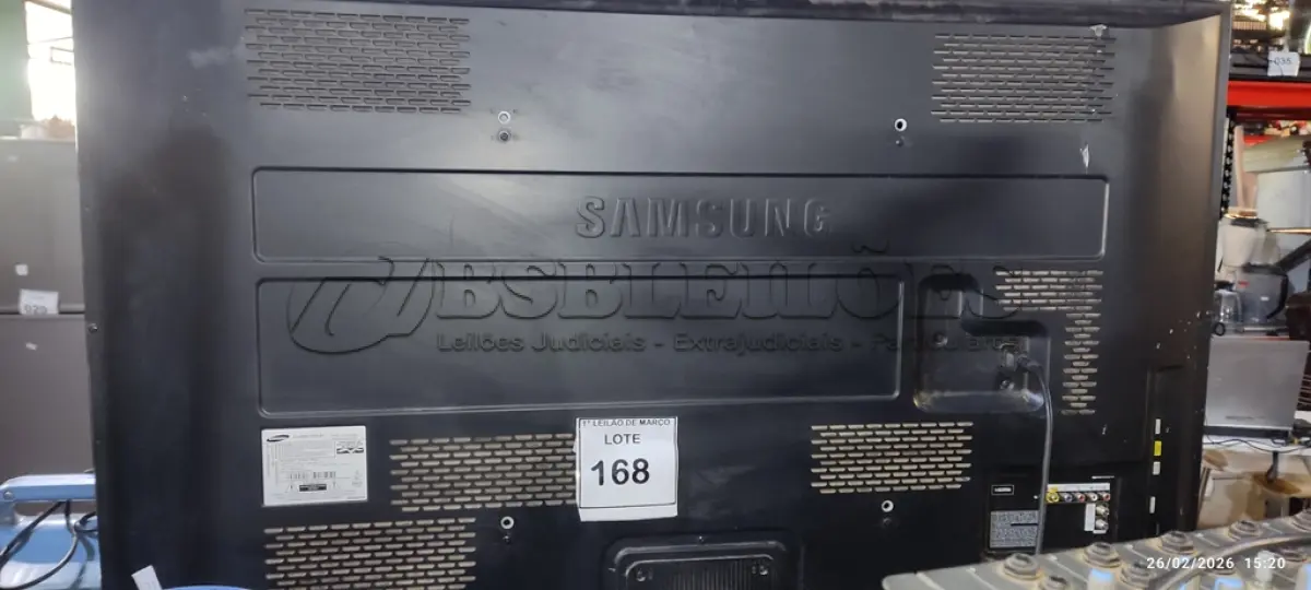 LOTE 168 - 01 TV LCD 51’’ MARCA SAMSUNG. (NO ESTADO) ATENÇÃO! FAZER A VISITAÇÃO ANTES DE ARREMATAR, NÃO SABEMOS SE FUNCIONA, LEILÃO NÃO TEM GARANTIA E NEM DEVOLUÇÃO, SUJEITO A POSSÍVEIS AVARIAS VISÍVEIS/OCULTAS E/OU AUSÊNCIA DE COMPONENTES.