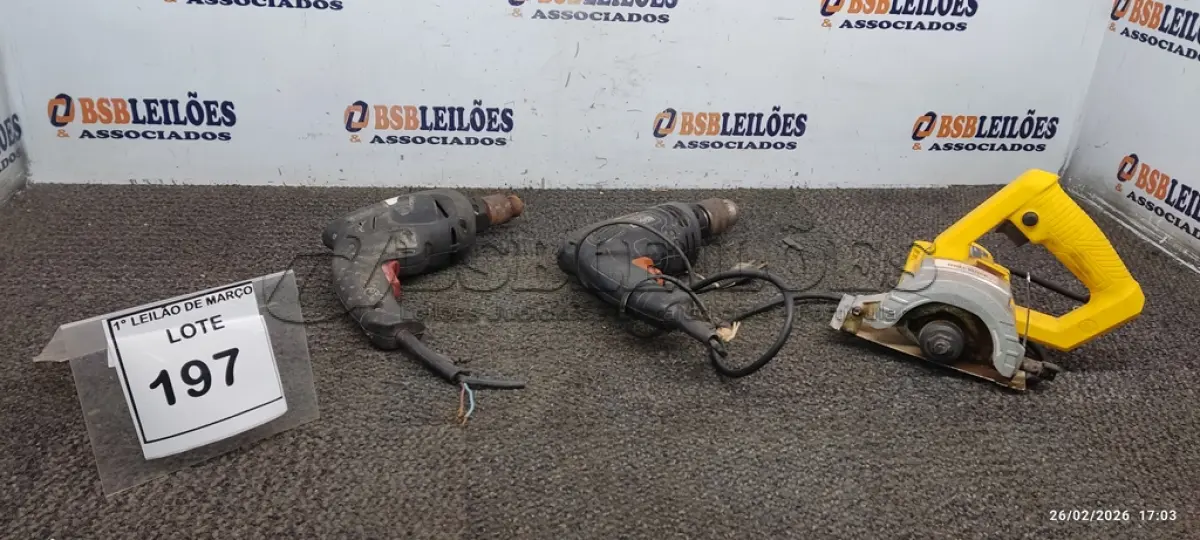LOTE 197 - 01 SERRA MÁRMORE 220V MARCA TITANIUM E 02 PARA FUSADEIRAS MARCAS SKIL E BLACK E DECKER. (NO ESTADO) ATENÇÃO! FAZER A VISITAÇÃO ANTES DE ARREMATAR, NÃO SABEMOS SE FUNCIONA, LEILÃO NÃO TEM GARANTIA E NEM DEVOLUÇÃO, SUJEITO A POSSÍVEIS AVARIAS VISÍVEIS/OCULTAS E/OU AUSÊNCIA DE COMPONENTES.