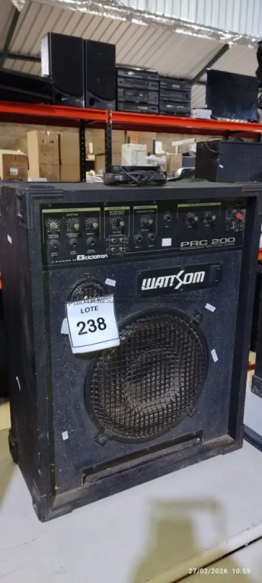 LOTE 238 - 01 CAIXA DE SOM AMPLIFICADA MARCA CICLOTRON. (NO ESTADO) ATENÇÃO! FAZER A VISITAÇÃO ANTES DE ARREMATAR, NÃO SABEMOS SE FUNCIONA, LEILÃO NÃO TEM GARANTIA E NEM DEVOLUÇÃO, SUJEITO A POSSÍVEIS AVARIAS VISÍVEIS/OCULTAS E/OU AUSÊNCIA DE COMPONENTES.