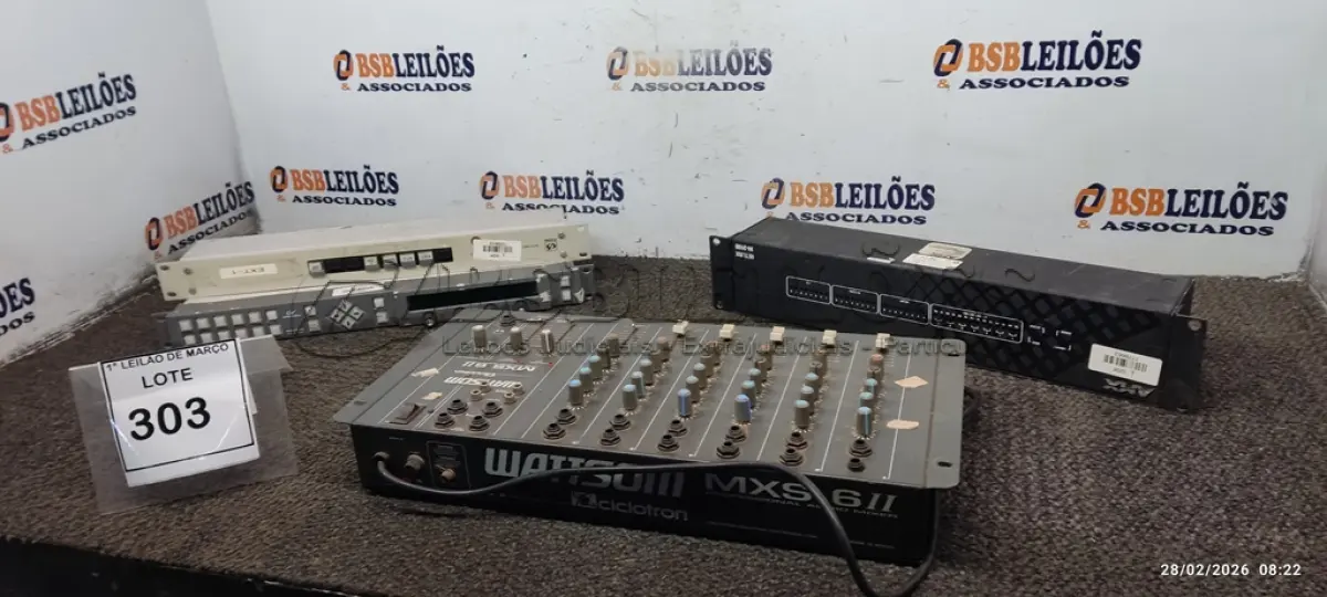 LOTE 303 - 01 MESA DE SOM MARCA CICLOTRON, 01 CONTROLADOR DE INTEGRAÇÃO AMX NETLINX NI-3100, 01 PAINEL DE CONTROLE MODULAR GRASS VALLEY NEWTON E 01 AUDIÔMETRO DIGITAL AVS-800. (NO ESTADO) ATENÇÃO! FAZER A VISITAÇÃO ANTES DE ARREMATAR, NÃO SABEMOS SE FUNCIONA, LEILÃO NÃO TEM GARANTIA E NEM DEVOLUÇÃO, SUJEITO A POSSÍVEIS AVARIAS VISÍVEIS/OCULTAS E/OU AUSÊNCIA DE COMPONENTES.