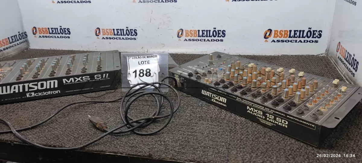 LOTE 188 - 02 MESAS DE SOM MXS MARCA  CICLOTRON . (NO ESTADO) ATENÇÃO! FAZER A VISITAÇÃO ANTES DE ARREMATAR, NÃO SABEMOS SE FUNCIONA, LEILÃO NÃO TEM GARANTIA E NEM DEVOLUÇÃO, SUJEITO A POSSÍVEIS AVARIAS VISÍVEIS/OCULTAS E/OU AUSÊNCIA DE COMPONENTES.