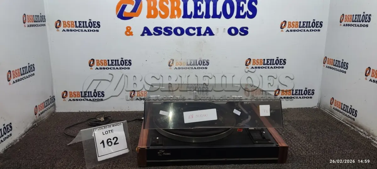 LOTE 162 - 01 TOCA-DISCOS VINTAGE MARCA SANSUI. (NO ESTADO) ATENÇÃO! FAZER A VISITAÇÃO ANTES DE ARREMATAR, NÃO SABEMOS SE FUNCIONA, LEILÃO NÃO TEM GARANTIA E NEM DEVOLUÇÃO, SUJEITO A POSSÍVEIS AVARIAS VISÍVEIS/OCULTAS E/OU AUSÊNCIA DE COMPONENTES.