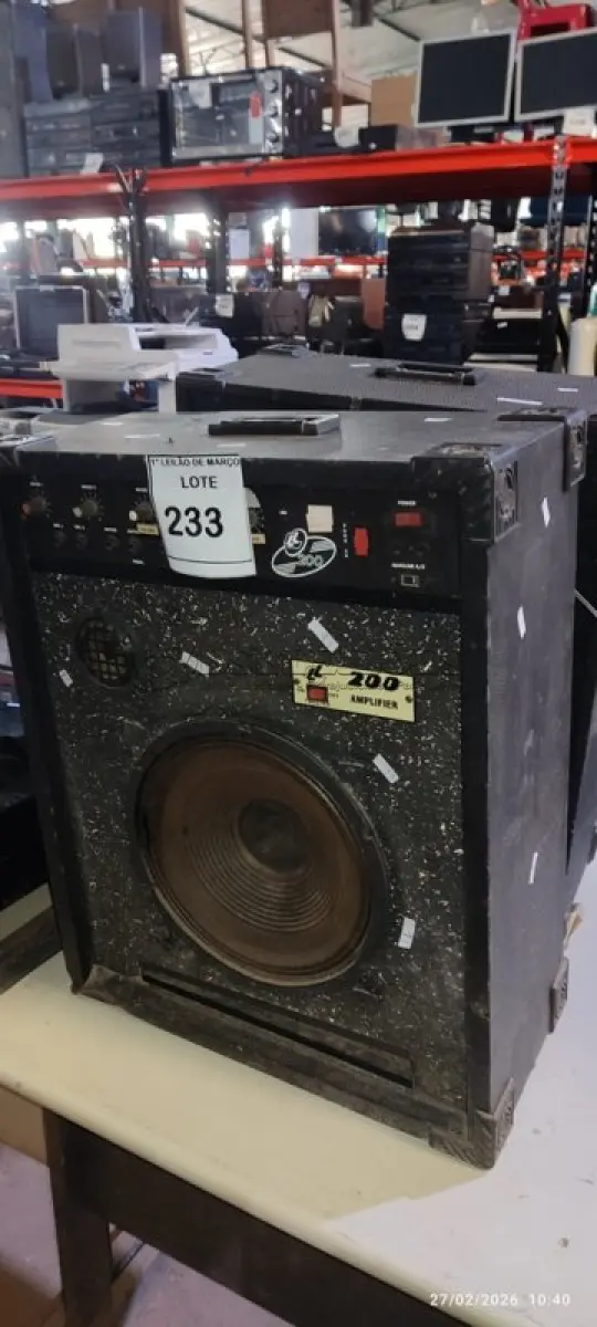 LOTE 233 - 02 CAIXAS DE SOM AMPLIFICADAS MARCAS LL E CICLOTRON. (NO ESTADO) ATENÇÃO! FAZER A VISITAÇÃO ANTES DE ARREMATAR, NÃO SABEMOS SE FUNCIONA, LEILÃO NÃO TEM GARANTIA E NEM DEVOLUÇÃO, SUJEITO A POSSÍVEIS AVARIAS VISÍVEIS/OCULTAS E/OU AUSÊNCIA DE COMPONENTES.
