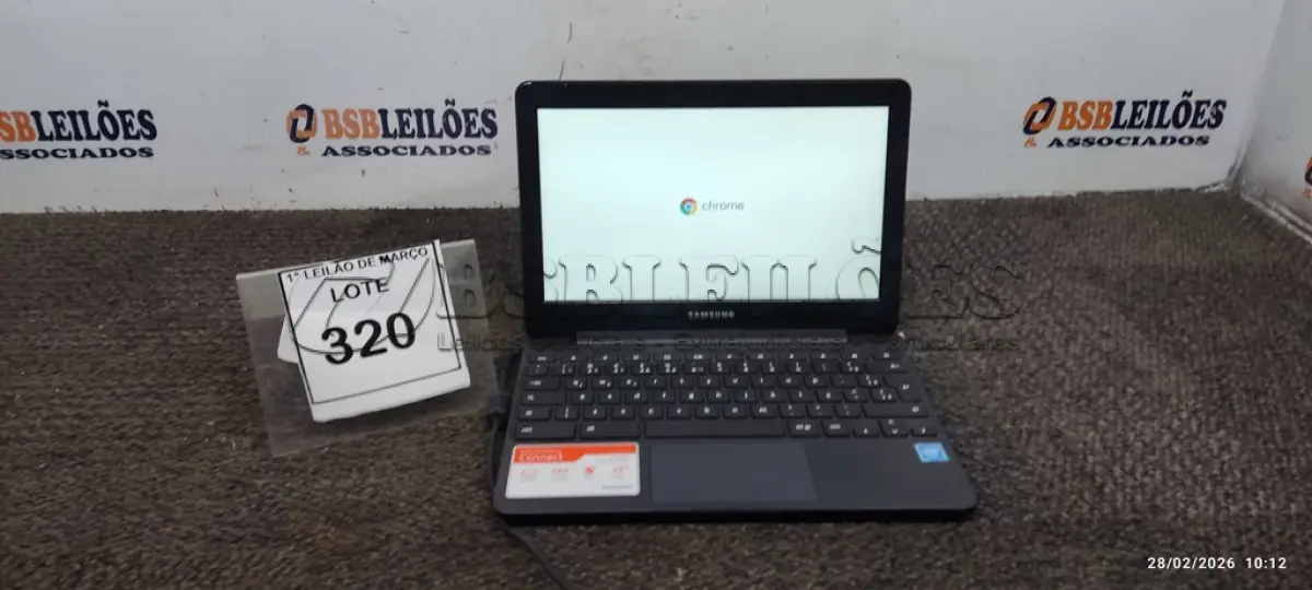 LOTE 320 - 01 NOTEBOOK 2GB DE MEMÓRIA, 16GB E.MMC TELA 11.6’’ LINHA CONNECT MARCA SAMSUNG COM FONTE. (NO ESTADO) ATENÇÃO! FAZER A VISITAÇÃO ANTES DE ARREMATAR, NÃO SABEMOS SE FUNCIONA, LEILÃO NÃO TEM GARANTIA E NEM DEVOLUÇÃO, SUJEITO A POSSÍVEIS AVARIAS VISÍVEIS/OCULTAS E/OU AUSÊNCIA DE COMPONENTES.