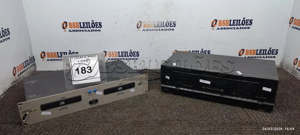 LOTE 183 - 01 LEITOR DE CD DUPLO MODELO SKP CDJ-6000 E 01 STEREO DOUBLE DECK MARCA FOTEX. (NO ESTADO) ATENÇÃO! FAZER A VISITAÇÃO ANTES DE ARREMATAR, NÃO SABEMOS SE FUNCIONA, LEILÃO NÃO TEM GARANTIA E NEM DEVOLUÇÃO, SUJEITO A POSSÍVEIS AVARIAS VISÍVEIS/OCULTAS E/OU AUSÊNCIA DE COMPONENTES.