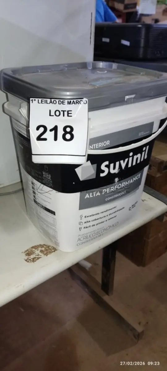 LOTE 218 - 01 BALDE DE TINTA ACRÍLICA INTERIOR DE 18L NA COR FOSCO BRANCO MARCA SUVINIL. (NO ESTADO) ATENÇÃO! FAZER A VISITAÇÃO ANTES DE ARREMATAR, NÃO SABEMOS SE FUNCIONA. LEILÃO NÃO TEM GARANTIA E NEM DEVOLUÇÃO, SUJEITO A POSSÍVEIS AVARIAS VISÍVEIS/OCULTAS E/OU AUSÊNCIA DE COMPONENTES.