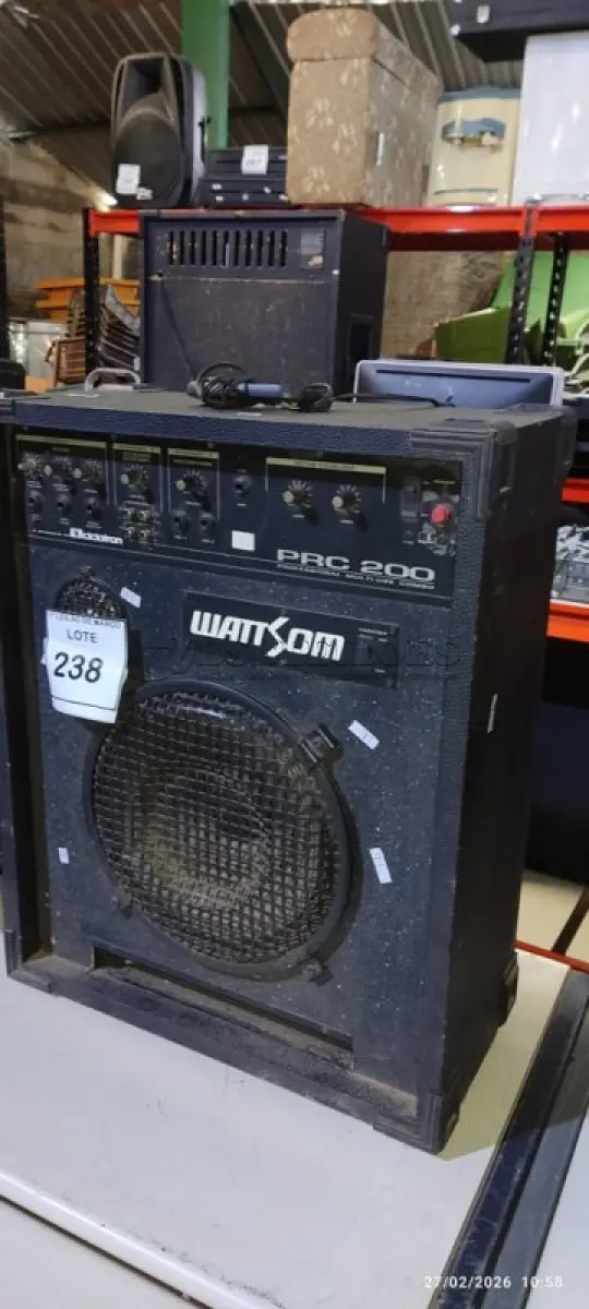 LOTE 238 - 01 CAIXA DE SOM AMPLIFICADA MARCA CICLOTRON. (NO ESTADO) ATENÇÃO! FAZER A VISITAÇÃO ANTES DE ARREMATAR, NÃO SABEMOS SE FUNCIONA, LEILÃO NÃO TEM GARANTIA E NEM DEVOLUÇÃO, SUJEITO A POSSÍVEIS AVARIAS VISÍVEIS/OCULTAS E/OU AUSÊNCIA DE COMPONENTES.