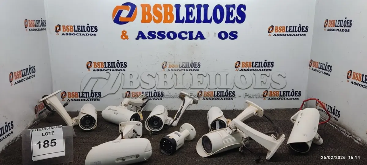 LOTE 185 - 09 CÂMERAS DE MONITORAMENTO DE MACAS E MODELOS DIVERSOS. (NO ESTADO) ATENÇÃO! FAZER A VISITAÇÃO ANTES DE ARREMATAR, NÃO SABEMOS SE FUNCIONA, LEILÃO NÃO TEM GARANTIA E NEM DEVOLUÇÃO, SUJEITO A POSSÍVEIS AVARIAS VISÍVEIS/OCULTAS E/OU AUSÊNCIA DE COMPONENTES.