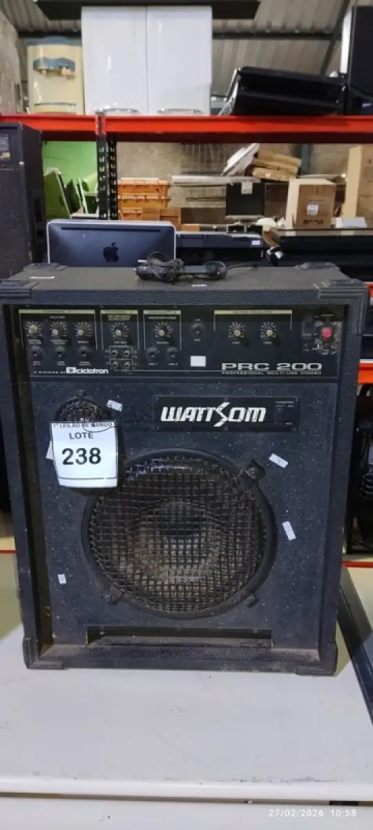 LOTE 238 - 01 CAIXA DE SOM AMPLIFICADA MARCA CICLOTRON. (NO ESTADO) ATENÇÃO! FAZER A VISITAÇÃO ANTES DE ARREMATAR, NÃO SABEMOS SE FUNCIONA, LEILÃO NÃO TEM GARANTIA E NEM DEVOLUÇÃO, SUJEITO A POSSÍVEIS AVARIAS VISÍVEIS/OCULTAS E/OU AUSÊNCIA DE COMPONENTES.