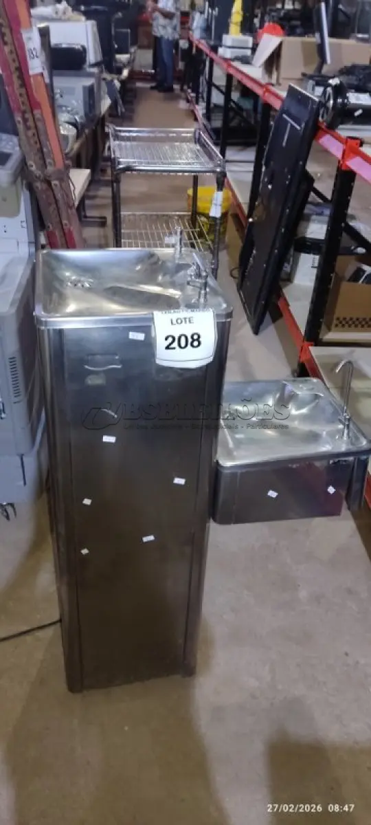 LOTE 208 - 01 BEBEDOURO CONJUGADO EM INOX. (NO ESTADO) ATENÇÃO! FAZER A VISITAÇÃO ANTES DE ARREMATAR, NÃO SABEMOS SE FUNCIONA, LEILÃO NÃO TEM GARANTIA E NEM DEVOLUÇÃO, SUJEITO A POSSÍVEIS AVARIAS VISÍVEIS/OCULTAS E/OU AUSÊNCIA DE COMPONENTES.