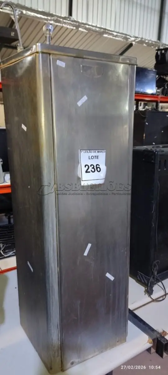 LOTE 236 - 01 BEBEDOURO TIPO TORRE EM INOX. (NO ESTADO) ATENÇÃO! FAZER A VISITAÇÃO ANTES DE ARREMATAR, NÃO SABEMOS SE FUNCIONA, LEILÃO NÃO TEM GARANTIA E NEM DEVOLUÇÃO, SUJEITO A POSSÍVEIS AVARIAS VISÍVEIS/OCULTAS E/OU AUSÊNCIA DE COMPONENTES.