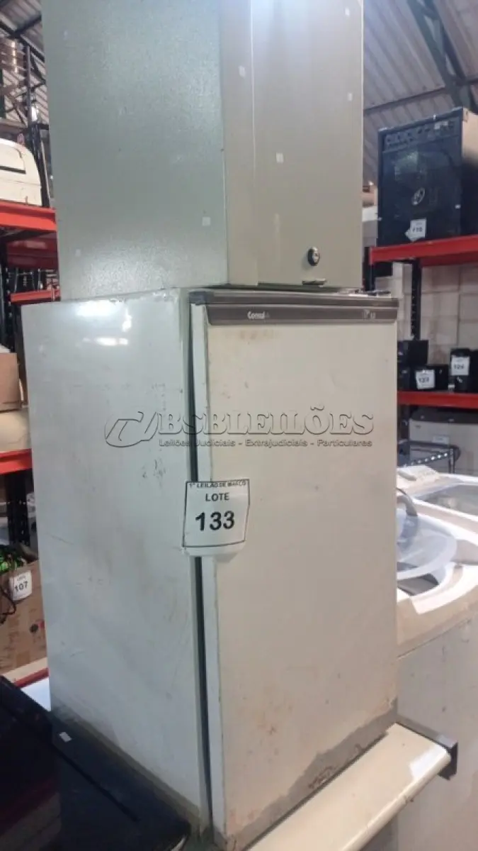 LOTE 133 - 01 FRIGOBAR 220V MARCA CONSUL E 01 CAIXA RACK ORGANIZADORA DE CABOS. (NO ESTADO) ATENÇÃO! FAZER A VISITAÇÃO ANTES DE ARREMATAR, NÃO SABEMOS SE FUNCIONA, LEILÃO NÃO TEM GARANTIA E NEM DEVOLUÇÃO, SUJEITO A POSSÍVEIS AVARIAS VISÍVEIS/OCULTAS E/OU AUSÊNCIA DE COMPONENTES.
